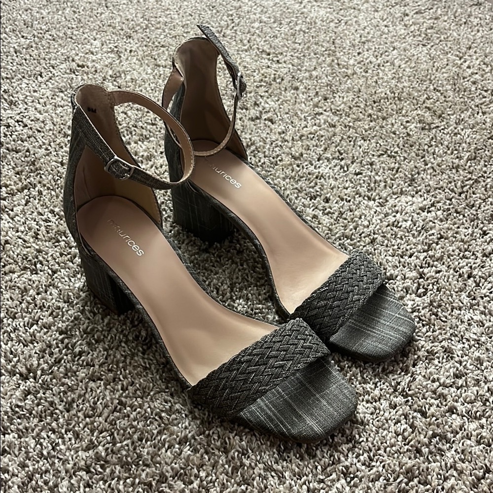 Maurice’s chunky gray heel size 9